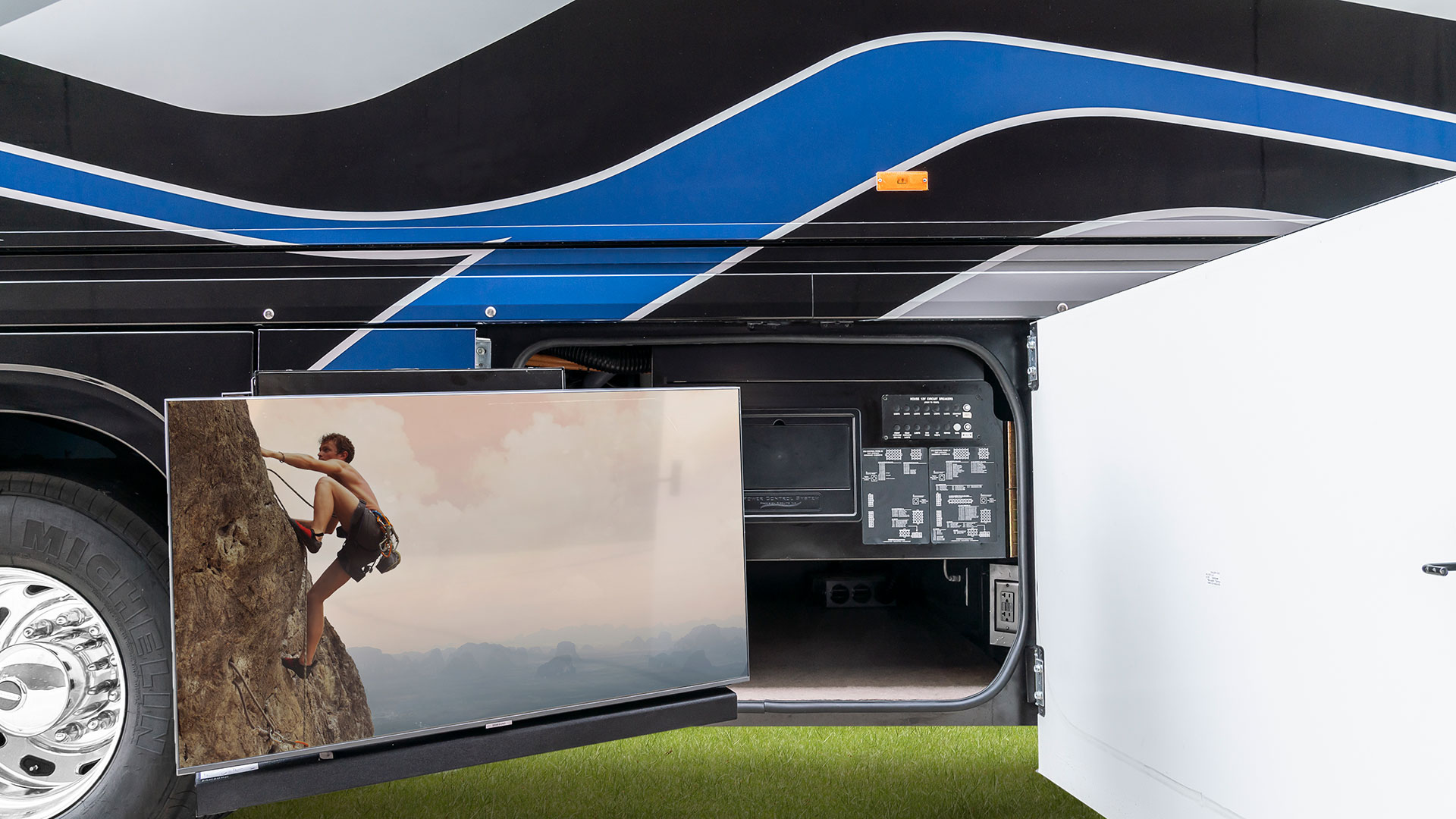 2026 Winnebago Journey 40P photo 7